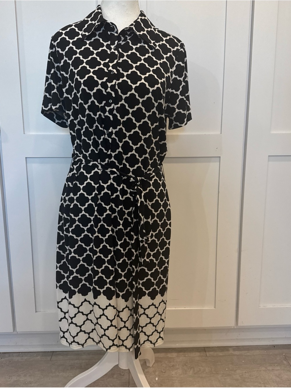 Max Studio Black and White Geometric Shirt Dress with Tie Waist Sz L